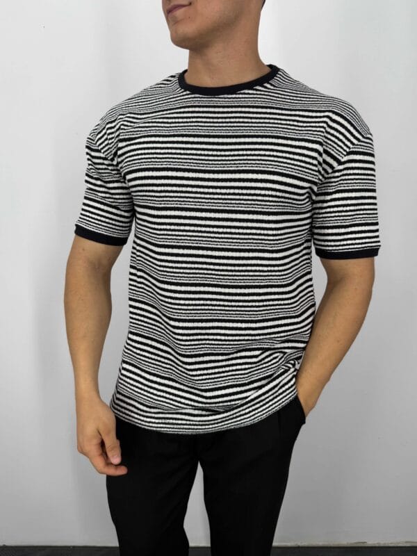 B011 Çizgi Desenli Jakarlı Tshirt-Siyah
