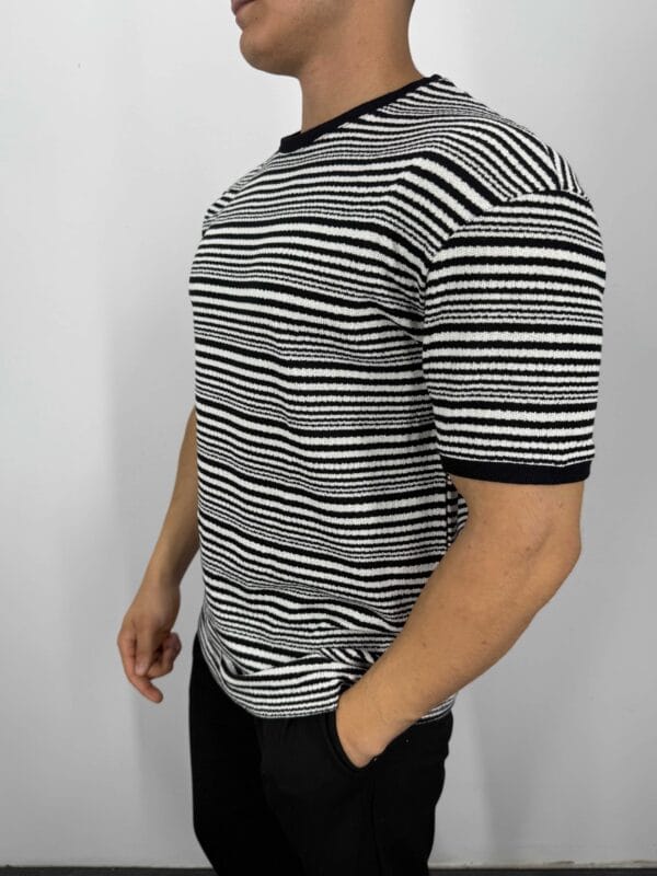 B011 Çizgi Desenli Jakarlı Tshirt-Siyah - Görsel 2