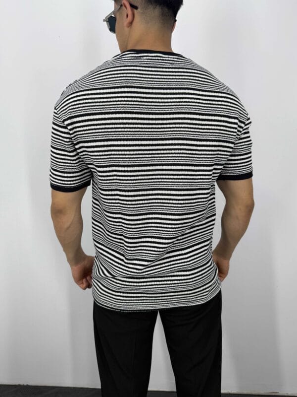 B011 Çizgi Desenli Jakarlı Tshirt-Siyah - Görsel 3